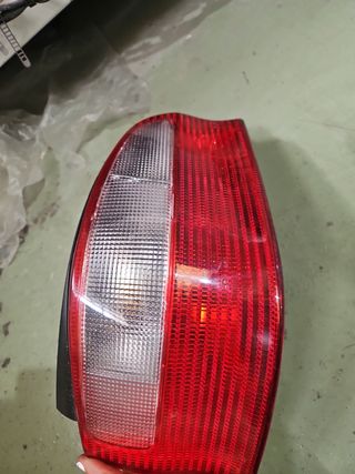 Piloto trasero citroen saxo vts