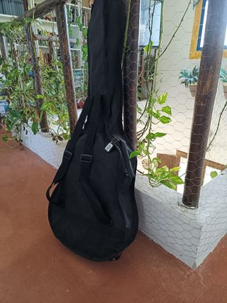 Guitarra niño, afinador y funda nuevas.