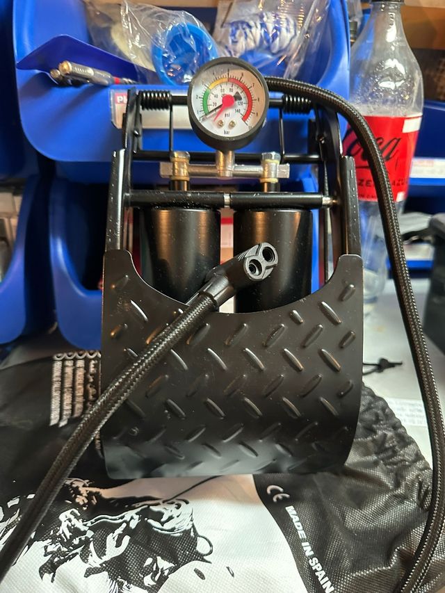 Inflador de doble cuerpo y manómetro