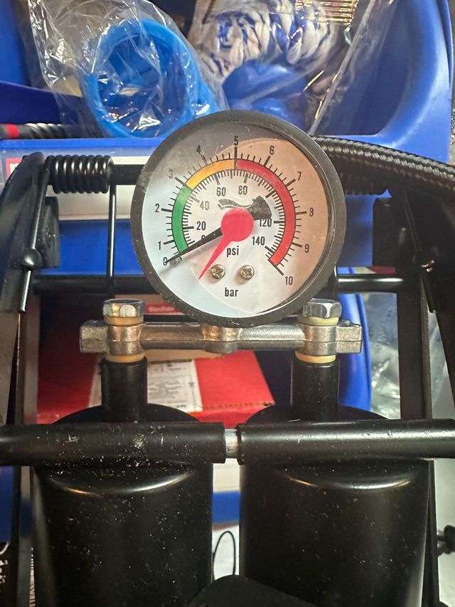 Inflador de doble cuerpo y manómetro