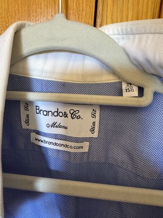 Camisa alta calidad de cuello y puños blancos