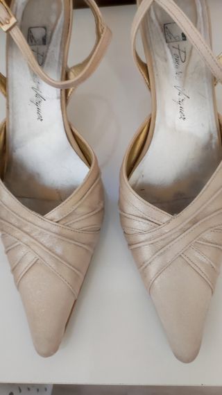 Zapatos de boda dorados tacón elegantes 