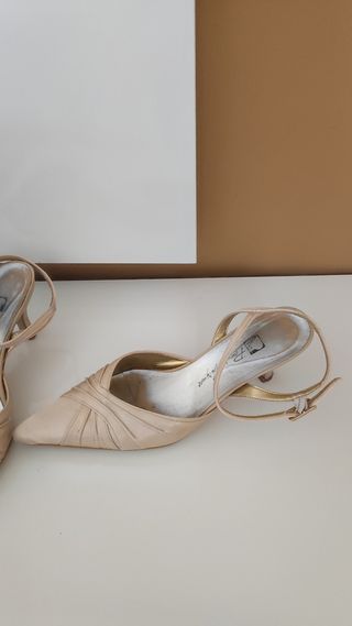Zapatos de boda dorados tacón elegantes 