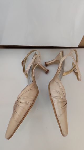 Zapatos de boda dorados tacón elegantes 
