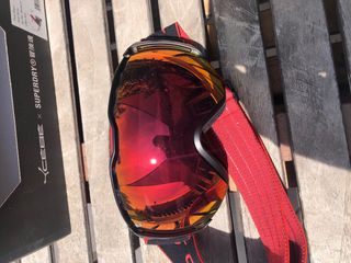 Casco cebé x superdry de esqui