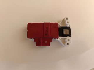 Bloqueo seguridad puerta lavadora