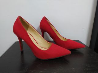 Zapatos tacones rojos