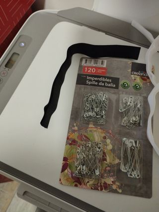 Confezione Spille da Balia e Velcro