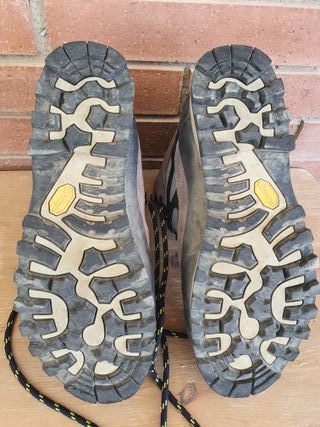 BOTAS DE MONTAÑA DOLOMITE