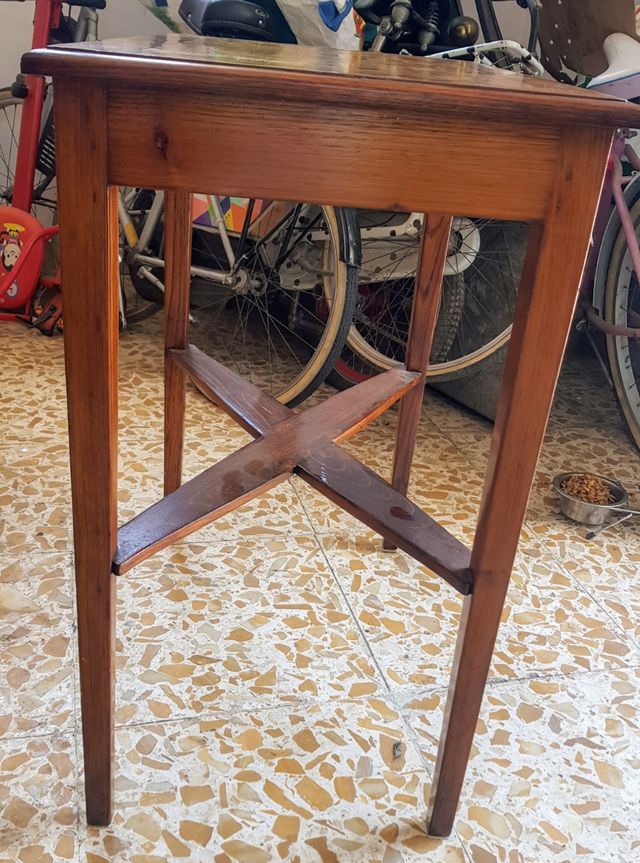 Tavolinetto antico restaurato