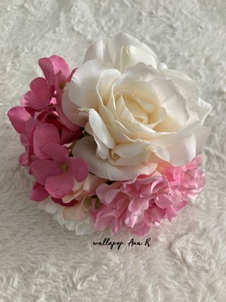 Pendientes y ramillete flores flamenca rosa blanco