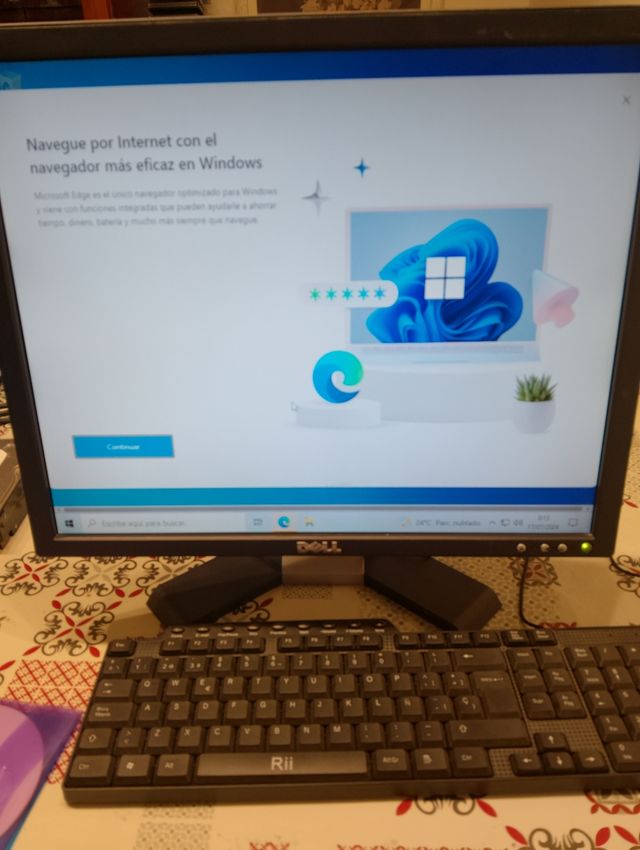 Ordenador con windows 10 solo la torre sin cables