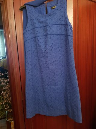 Precioso vestido bordado en azul añil talla38,