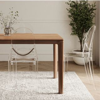 2 sedie tipo Ghost di Kartell