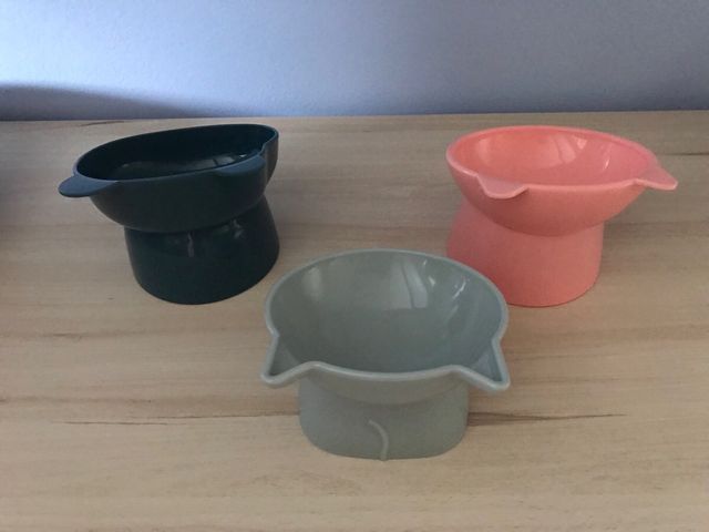 2 Comederos y 1 bebedero para gato