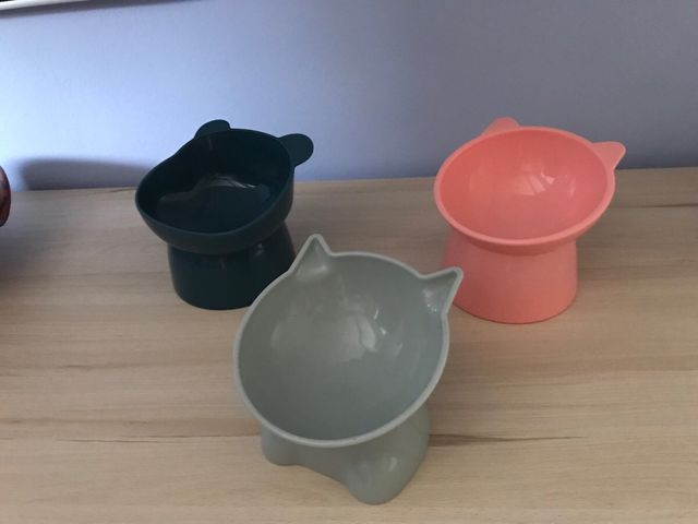 2 Comederos y 1 bebedero para gato