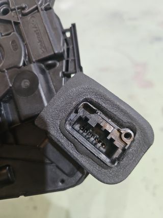 Cerradura puerta trasera vw golf 