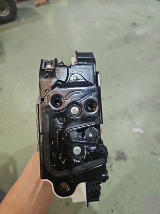 Cerradura puerta trasera vw golf 