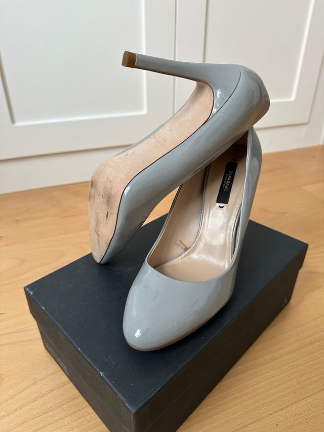 Zapatos de charol con tacón de Zara