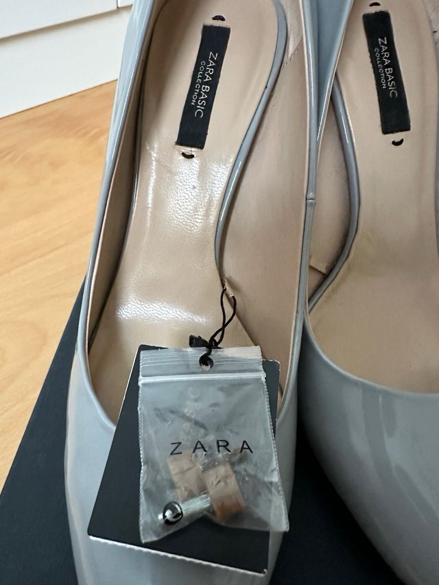 Zapatos de charol con tacón de Zara