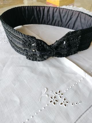 CINTURON NEGRO PASAMANERIA Y LENTEJUELAS