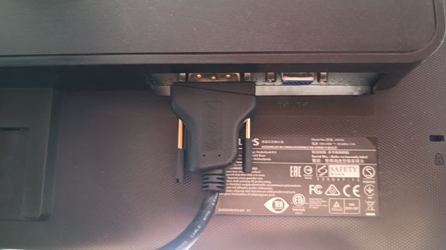 Monitores 24'', soporte y base de trabajo remoto