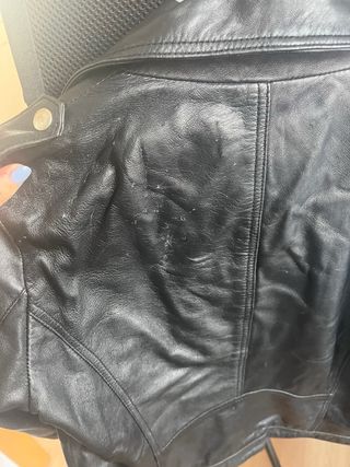 Cazadora piel estilo rockera