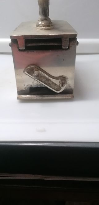 ANTIGUA PLANCHA CARBÓN METAL BLANCO