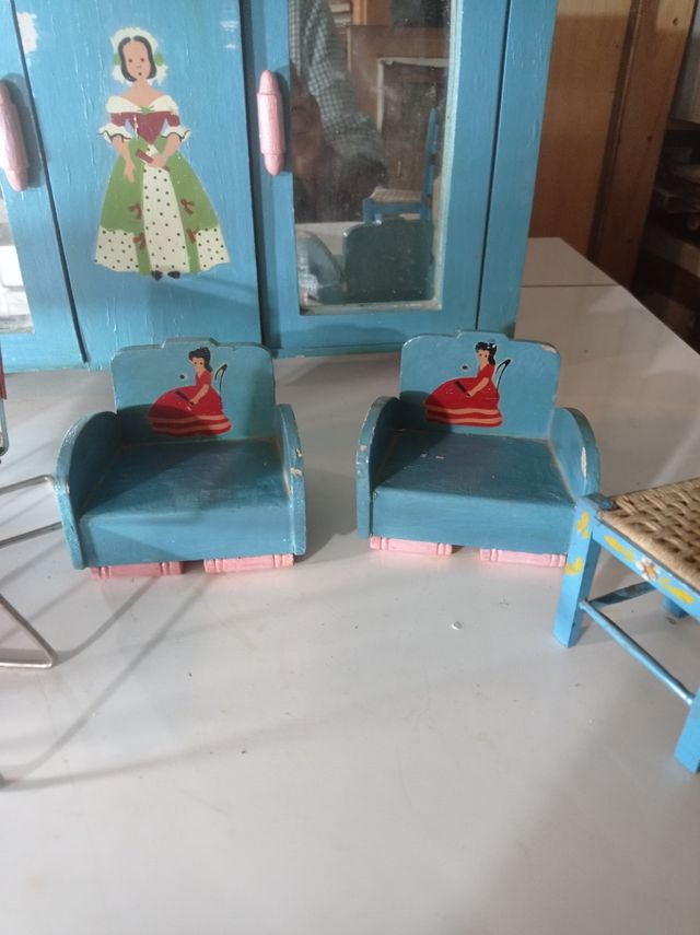 Antiguo armario madera casa muñecas