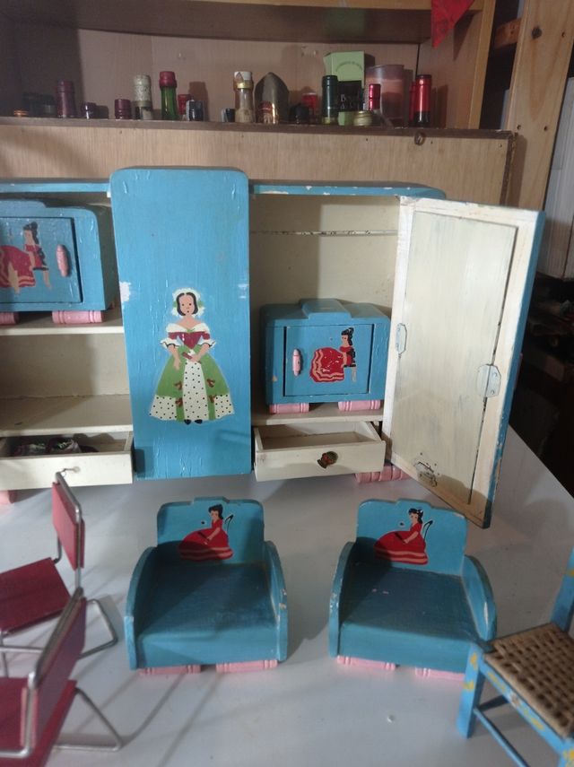Antiguo armario madera casa muñecas
