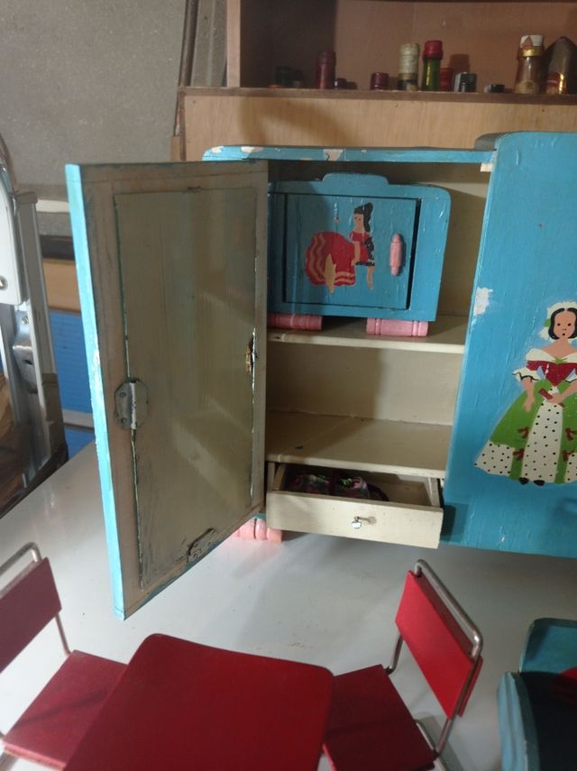 Antiguo armario madera casa muñecas