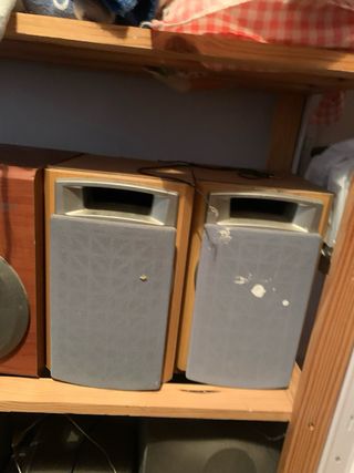 altavoces y equipo de musica