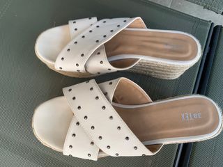 sandalia blanca cuña 5 euros