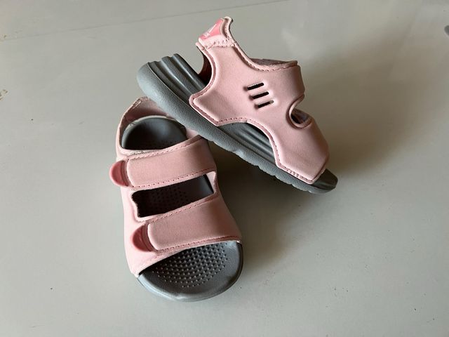 Chanclas Adidas alta swim bebe
