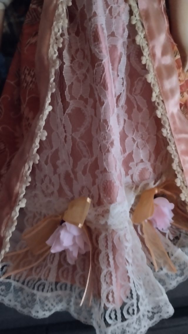 MUÑECA PORCELANA ANTIGUA.