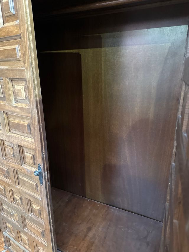 Armario antiguo de curas