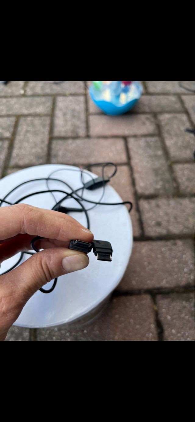 Cavo di ricarica e cuffie vintage Samsung