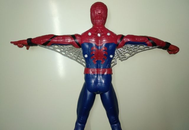 Figura Marvel de Spiderman interactivo