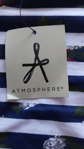 Camiseta sin estrenar con nudo delanter