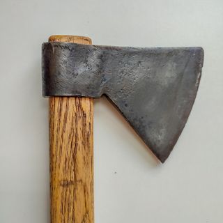 Hacha PINO restaurada 