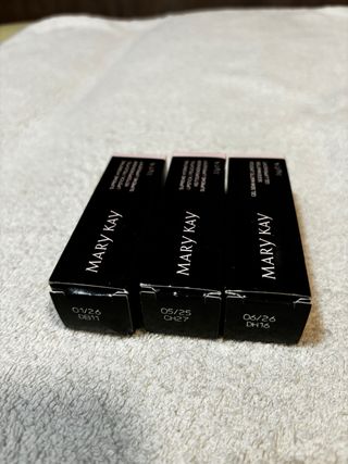 2 BARRAS DE LABIOS HIDRATANTES MARY KAY