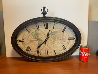 Reloj de pared ovalado