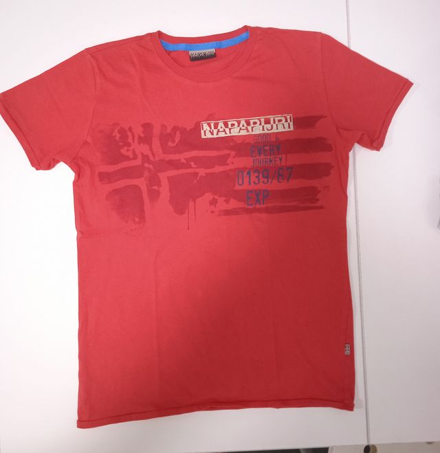 Camiseta Napapijri niño. Talla 12