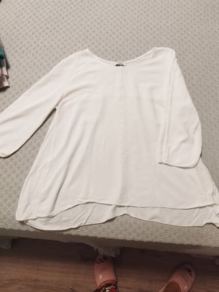 Pantalón, camisa.