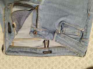 Pantalón, camisa.