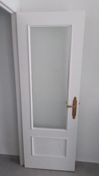 puertas recien lacadas en blanco