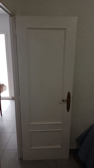 puertas recien lacadas en blanco