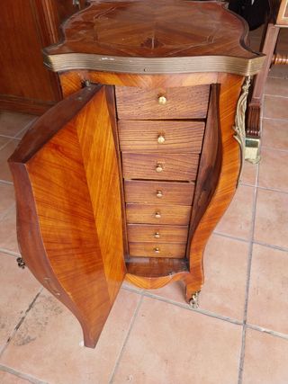 Mesitas de noche en marquetería Luis XV