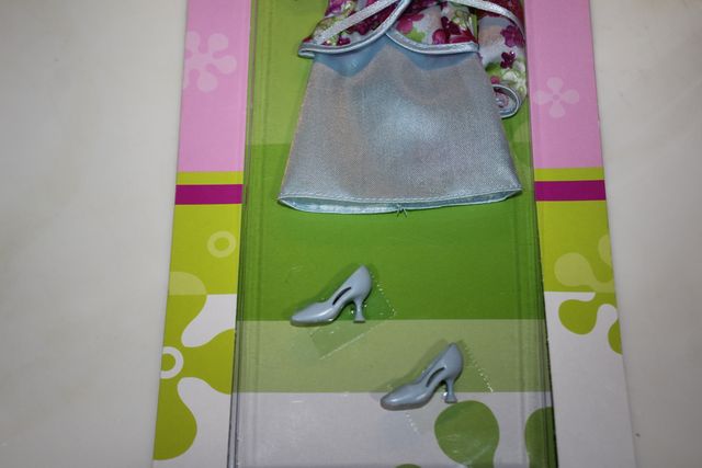 NUOVO VESTITO DI BARBIE IN STILE BLISTER 2003