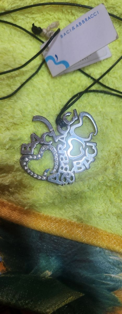 Collana nuova baci e abbracci